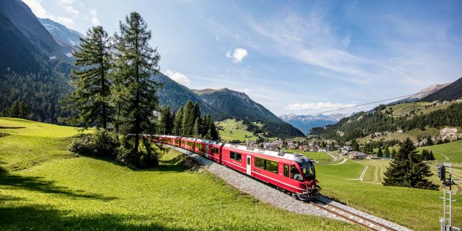 Rhätische Bahn Zuglinie Gleis Landschaft