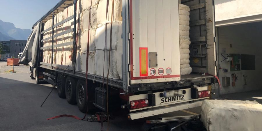 Landquart: Chauffeur von Ladung getroffen