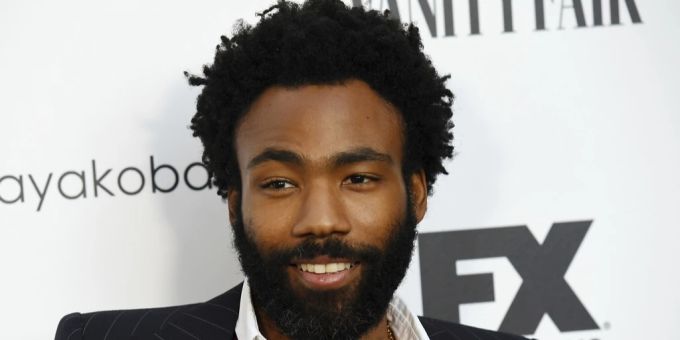 Donald Glover ist der Regisseur von «Atlanta». Zudem spielt er selbst einen Charakter in der Serie. GLOVER