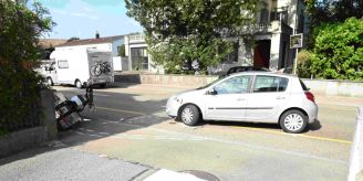 Rapperswil-Jona SG - 63-jährige Motorradfahrerin kollidiert mit Auto