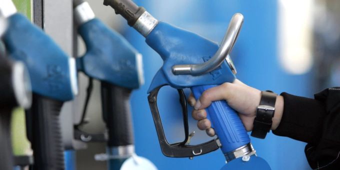 Deutschland senkt wegen der hohen Energiepreise die Steuern für Treibstoffe an den Zapfsäulen. (Symbolbild) Deutschland senkt wegen der hohen Energiepreise die Steuern für Treibstoffe an den Zapfsäulen. (Symbolbild)