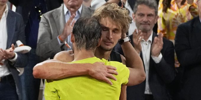 In Paris-Halbfinal - Zverev muss gegen Nadal verletzt aufgeben