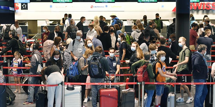 Verkehrsaufkommen am Flughafen Zürich nimmt im April deutlich zu (Archivbild)