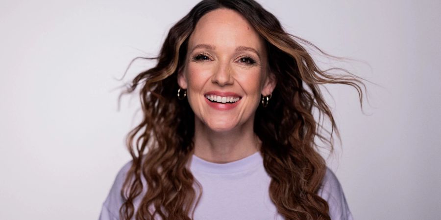 Carolin Kebekus kämpft für Gleichberechtigung und organisiert ein Musikfestival, bei dem nur Frauen auftreten.