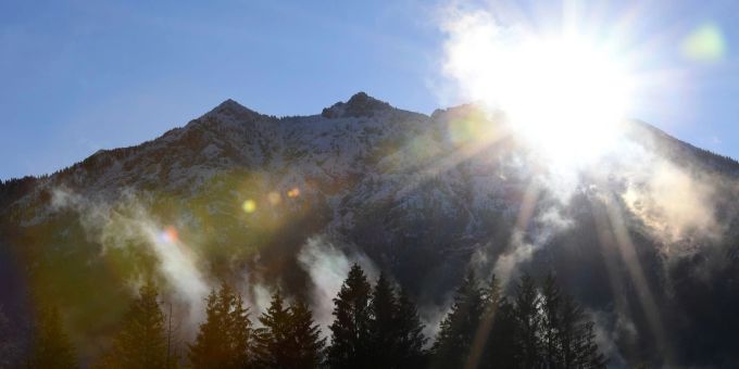 Einsatzkräfte entdeckten zunächst den leblosen Mann - etwa 50 Meter weiter fanden sie die zweite Leiche. Einsatzkräfte entdeckten zunächst den leblosen Mann - etwa 50 Meter weiter fanden sie die zweite Leiche.