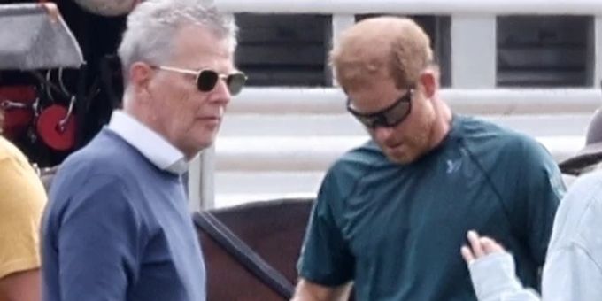 Was denkt Charles? - Prinz Harry hat in den USA einen «Papi-Ersatz»