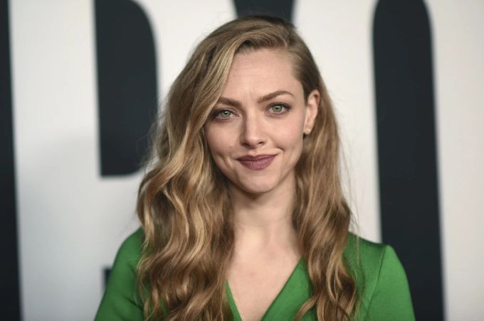 Amanda Seyfried verkörpert Elizabeth Holmes. Elizabeth Holmes