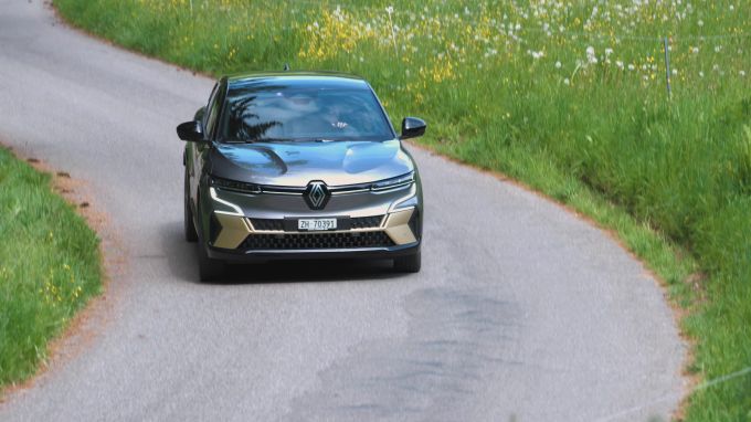 Mit 1.7 Tonnen ist der Megane ein Leichtgewicht in seiner Klasse. Renault Megane Electric