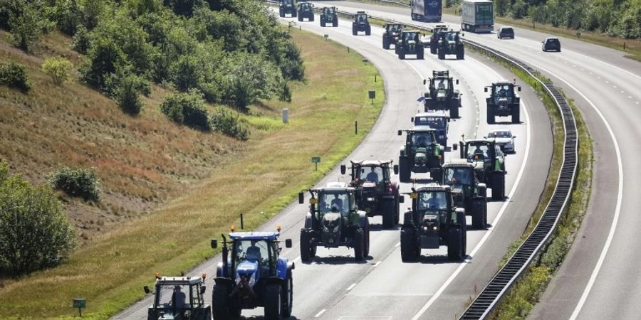 Bauern auf dem Weg zu einer Protestkundgebung Ende Juni