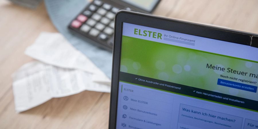 Keine Eile: Wer für 2021 eine Steuererklärung abgeben muss, hat dafür drei Monate länger Zeit als üblich.
