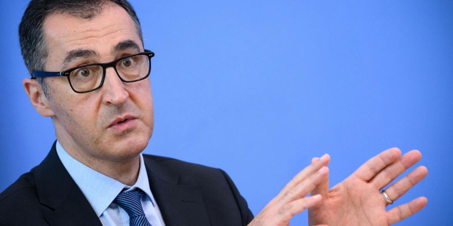 Landwirtschaftsminister Cem Özdemir sieht auch in Deutschland eine hohe Waldbrandgefahr.