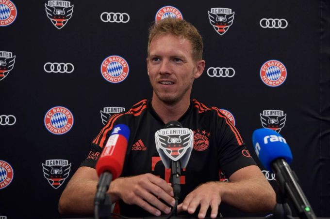 Julian Nagelsmann, Trainer von Bayern München, spricht an der Pressekonferenz in Washington über den FC Barcelona Bayern München
