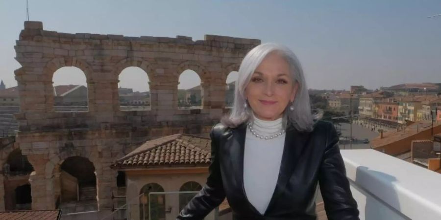 Cecilia Gasdia, künstlerische Leiterin des Amphitheaters Arena di Verona, erwartet viel Musikprominenz. Foto: --/Ennevifoto/Arena di Verona/dpa