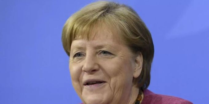 Bundeskanzlerin Angela Merkel: «Corona ist noch da, auch wenn die Inzidenzen erfreulicherweise jetzt sinken.». Foto: Annegret Hilse/Reuters Pool/dpa Bundeskanzlerin Angela Merkel: «Corona ist noch da, auch wenn die Inzidenzen erfreulicherweise jetzt sinken.». Foto: Annegret Hilse/Reuters Pool/dpa