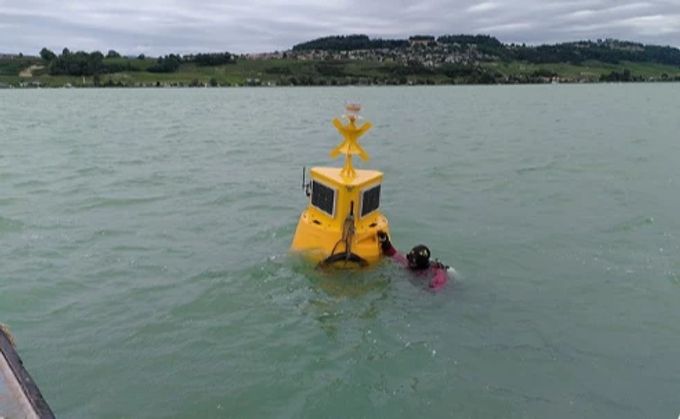 Die Boje im Murtensee. murtensee