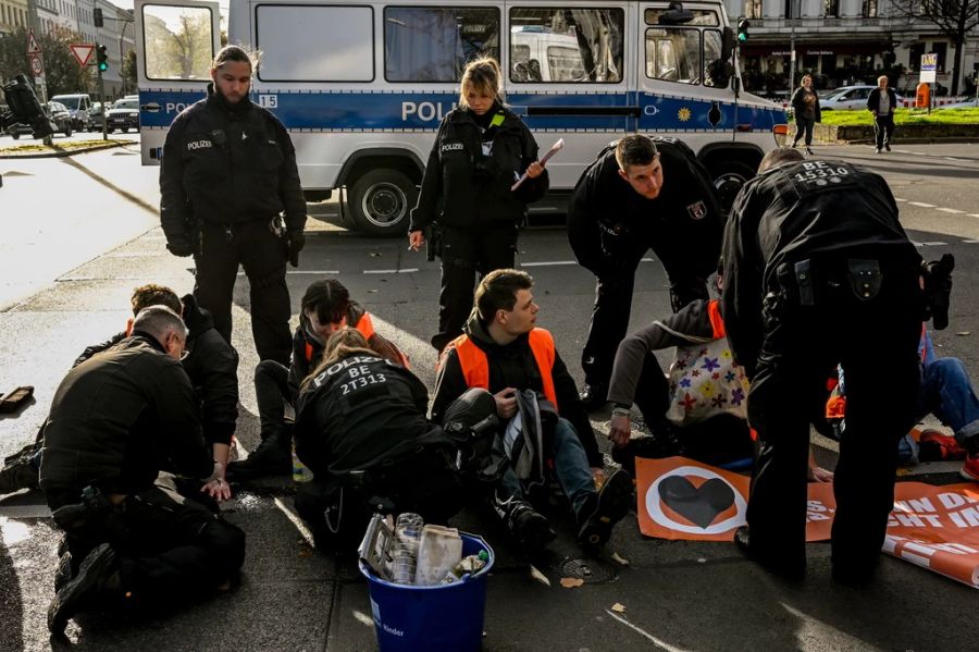 Dank Erwachsenenwindeln schaffen sie es, so lange durchzuhalten. (Archiv)