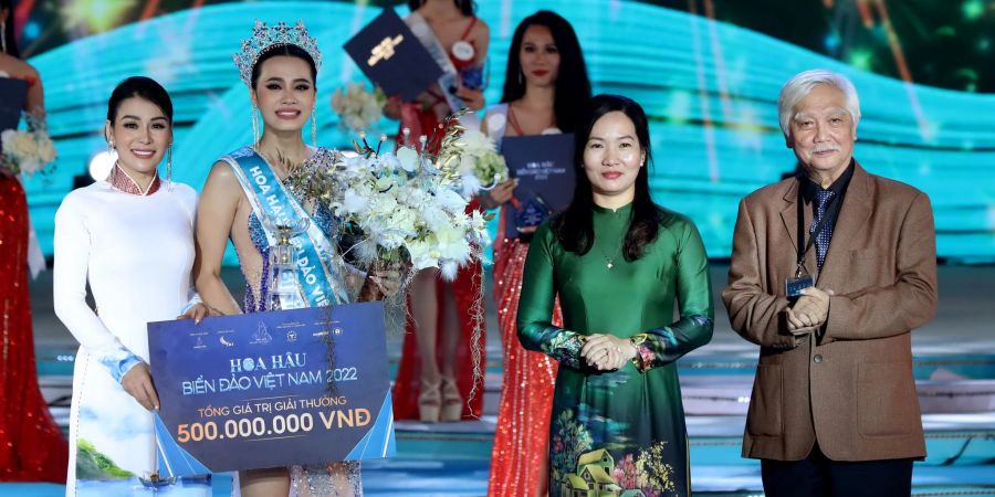 Dinh Nhu Phuong, 21, wird zur «Miss Sea and Island Vietnam 2022» gekrönt. Der Schönheitswettbewerb fand in Ha Long City in der Provinz Quang Ninh statt.