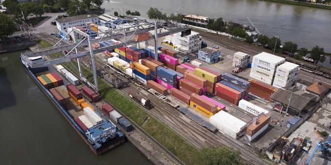 Ungeachtet der Omikron-Welle hat sich das Stimmungsbarometer für die Schweizer Wirtschaft aufgehellt. (Symbolbild) Ungeachtet der Omikron-Welle hat sich das Stimmungsbarometer für die Schweizer Wirtschaft aufgehellt. (Symbolbild)