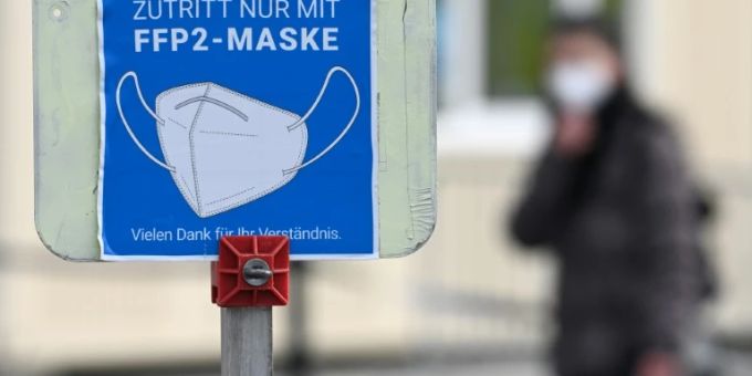 Hinweisschild zur FFP2-Maskenpflicht (Symbolbild) corona welle