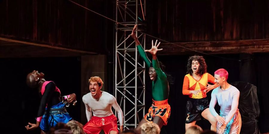 Wildes Tanzspiel des Collectif Quinch Quinch aus Lausanne ist eine der zwölf Produktionen an den 11. Swiss Dance Days.