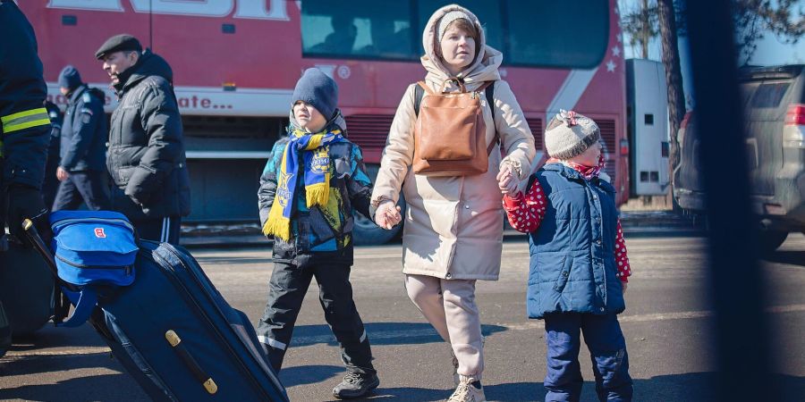 Frau mit Kindern