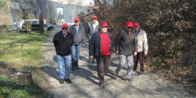 Wanderer im Oberdorf. Wanderer im Oberdorf