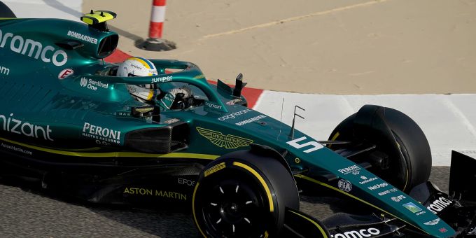 Sebastian Vettel (Aston Martin) bei den Vorsaison-Testfahrten der Formel 1 in Bahrain. Sebastian Vettel Aston Martin