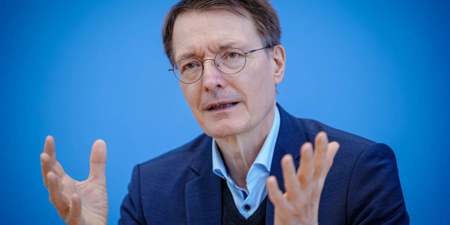 Bundesgesundheitsminister Karl Lauterbach fordert die Länder auf, die Hotspot-Regel umzusetzen.