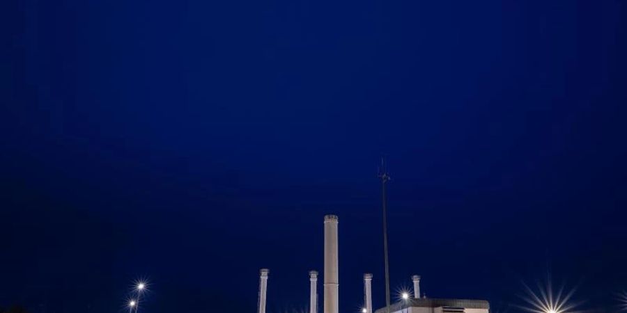 Die Anlage des Erdgasspeichers (Astora GmbH) in Rehden, der grösste Speicher in Westeuropa. Die Astora GmbH ist eine Tochtergesellschaft des russischen Energiekonzerns Gazprom. Foto: Mohssen Assanimoghaddam/dpa