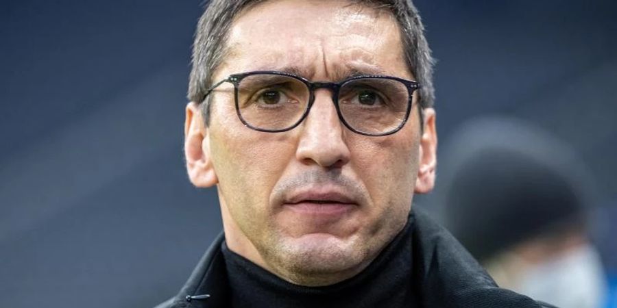 Trainer Tayfun Korkut spielt mit Hertha BSC im Derby gegen den 1. FC Union Berlin. Foto: Andreas Gora/dpa