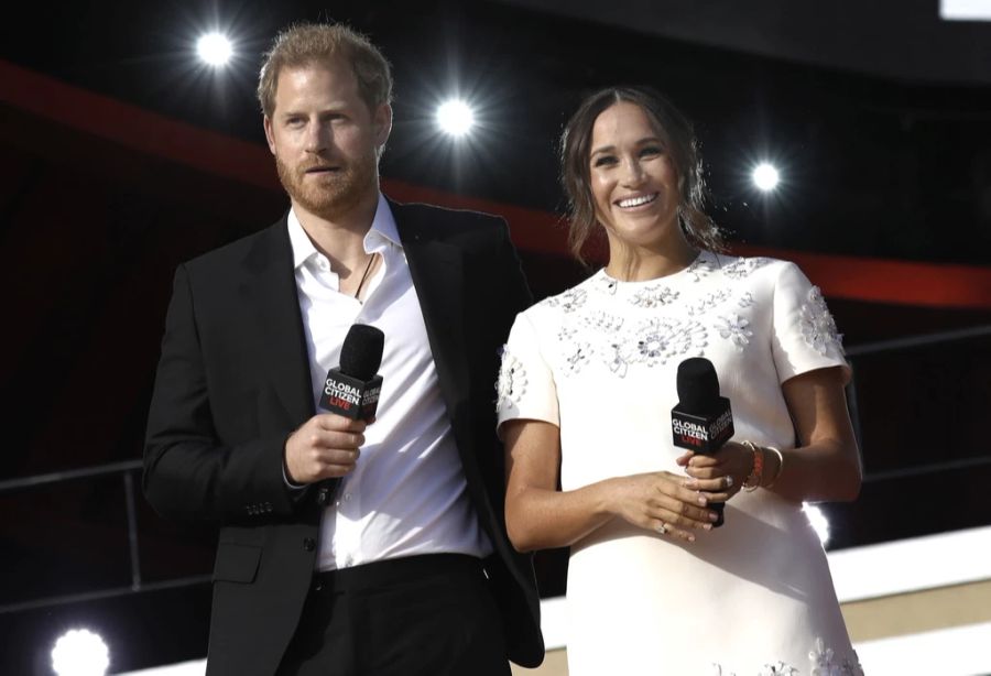 Prinz Harry und Meghan Markle haben mit Spotify einen Millionen-Deal abgeschlossen.