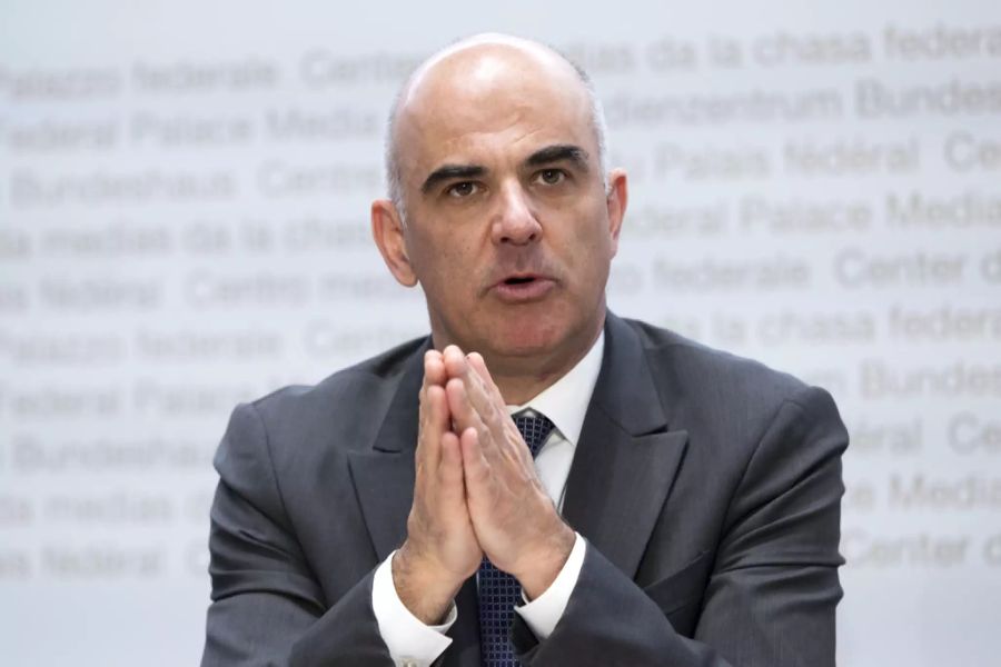 Laut Gesundheitsminister Alain Berset werden die Hospitalisationen weiter steigen. Allerdings werden in Zukunft vermehrt die Akutabteilungen in den Fokus rücken.