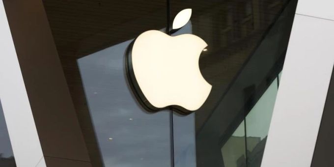 Ein Apple-Logo an der Fassade eines Apple Stores in Brooklyn. 2026
