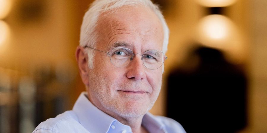 Harald Schmidt fühlt sich auf der Theaterbühne wohl.