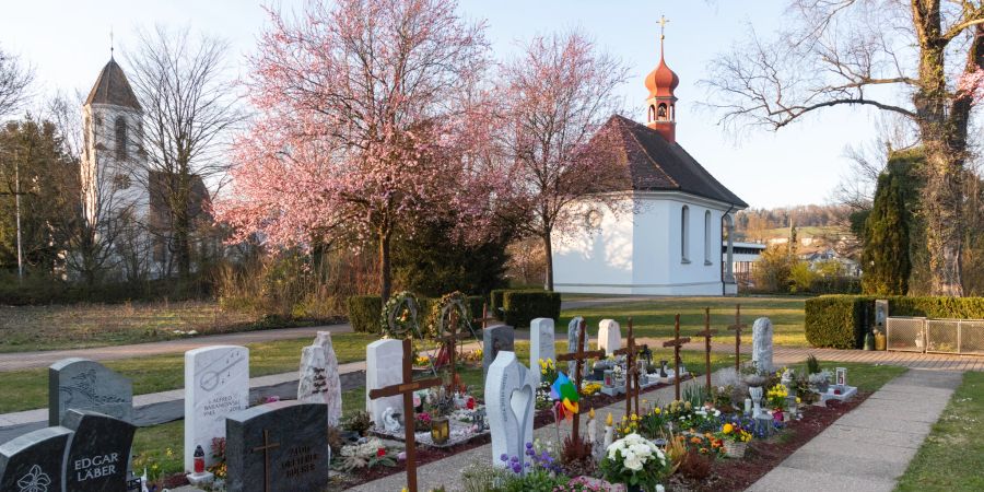 Der Friedhof in Mellingen mit der Antonius-Kapelle.