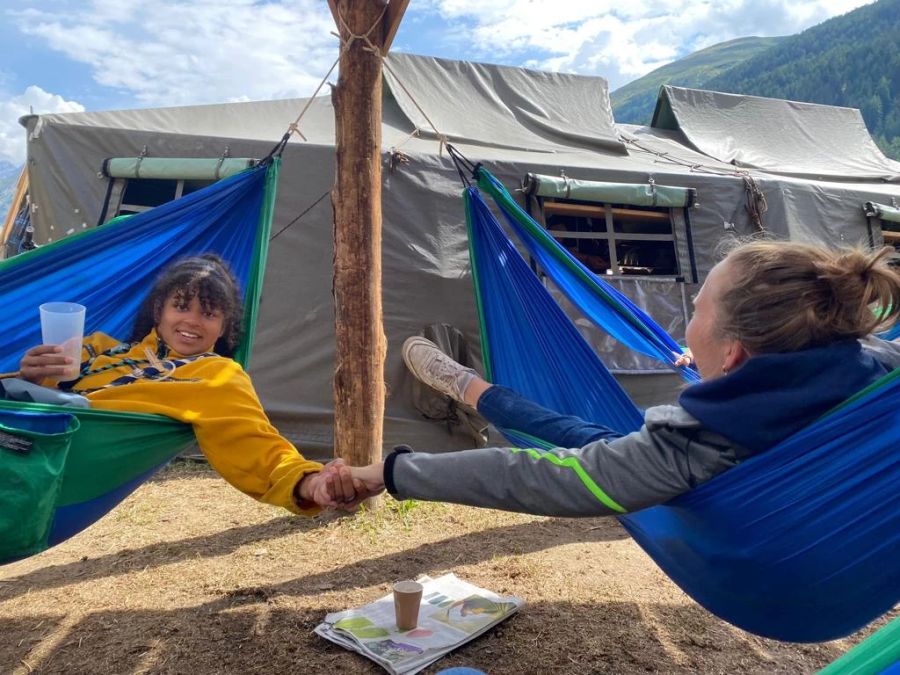 Rebecca und ihre Pfadi-Gspänli schlossen neue Freundschaften mit den Lager-Nachbarn aus dem Appenzell.