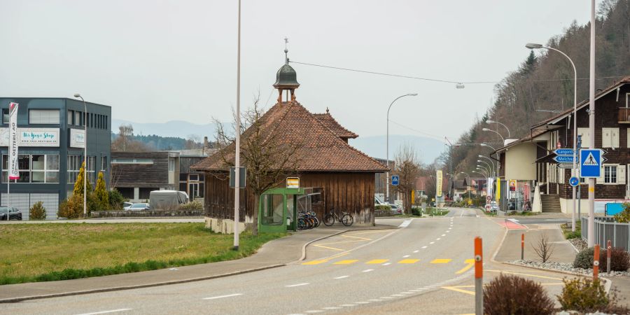 Die Kantonsstrasse von Altbüron.