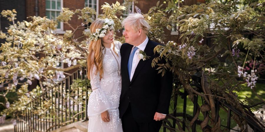 Der damalige britische Premierminister Boris Johnson und seine Frau Carrie Johnson im Garten von Downing Street Nr. 10.