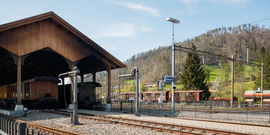 Die historische Bahnhofshalle Bauma.