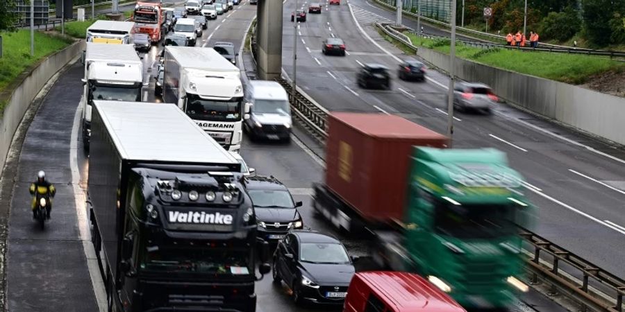 Lastwagen Autobahn