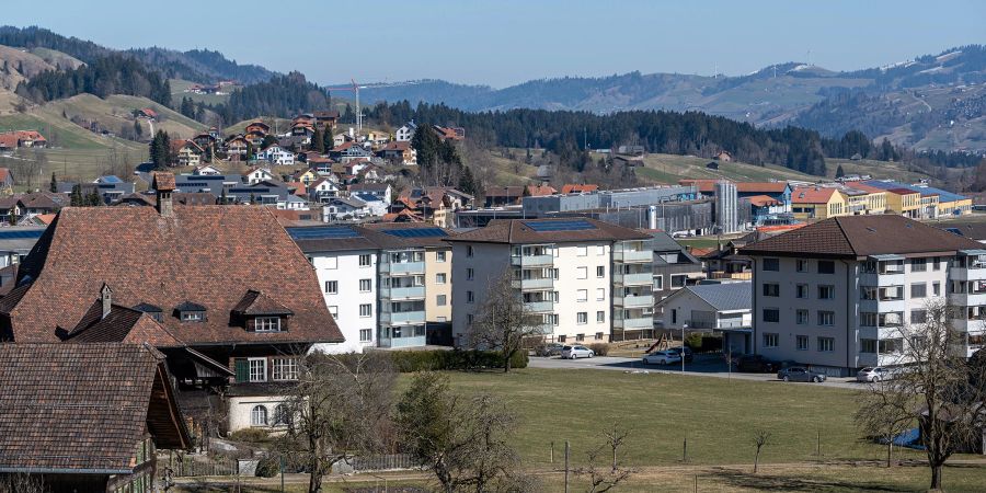 Der Ort Escholzmatt im Entlebuch. Hinten rechts die Braun Medical AG an der Hauptstrasse 39 in Escholzmatt.