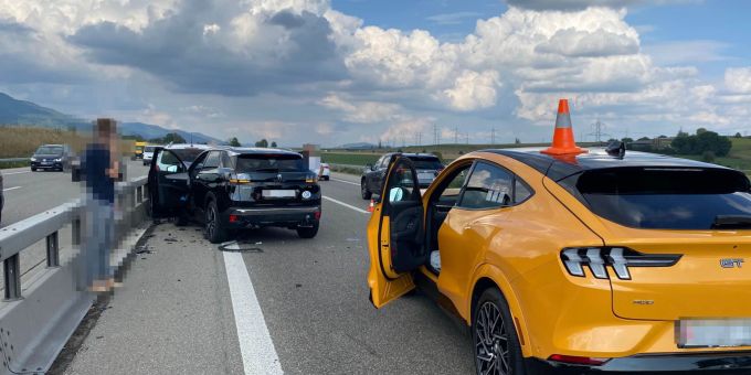 Oberbipp BE - Unfall zwischen vier Fahrzeugen auf der A1