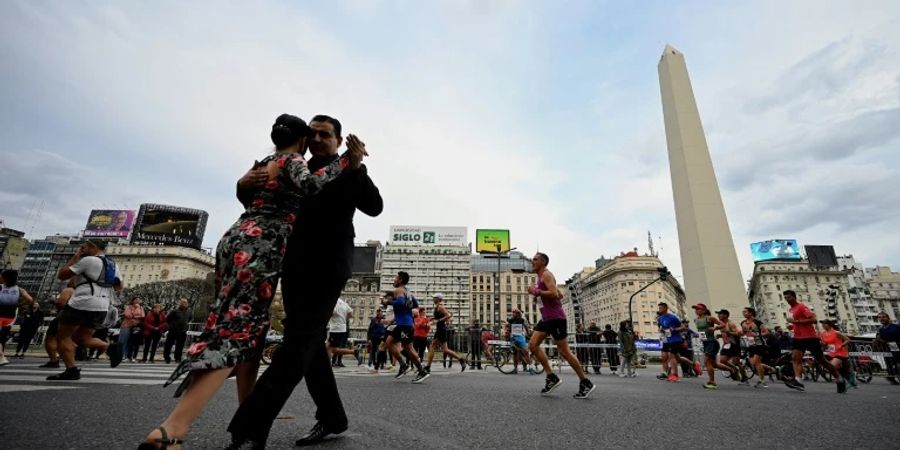 Erste Station der Kanzlerreise: Buenos Aires