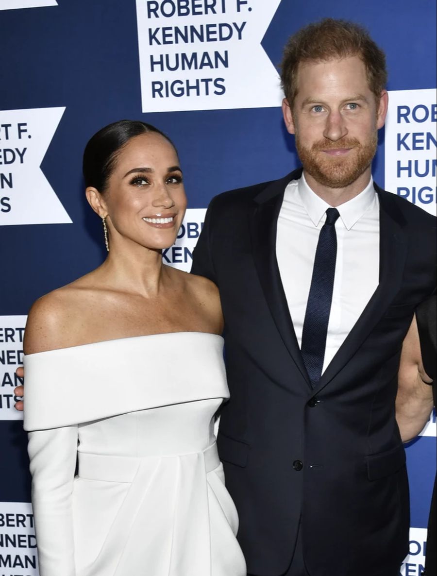 Harry und Meghan bei einer Gala.