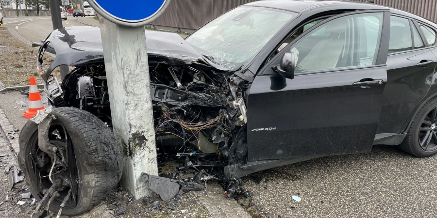 Aarburg: Sekundenschlaf führt zu Selbstunfall
