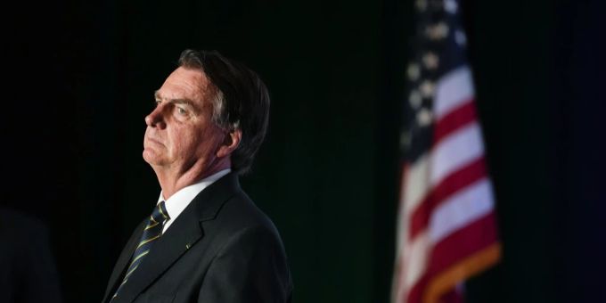 Brasiliens ehemaliger Präsident Jair Bolsonaro wär kurz vor Neujahr in die USA gereist. jair bolsonaro