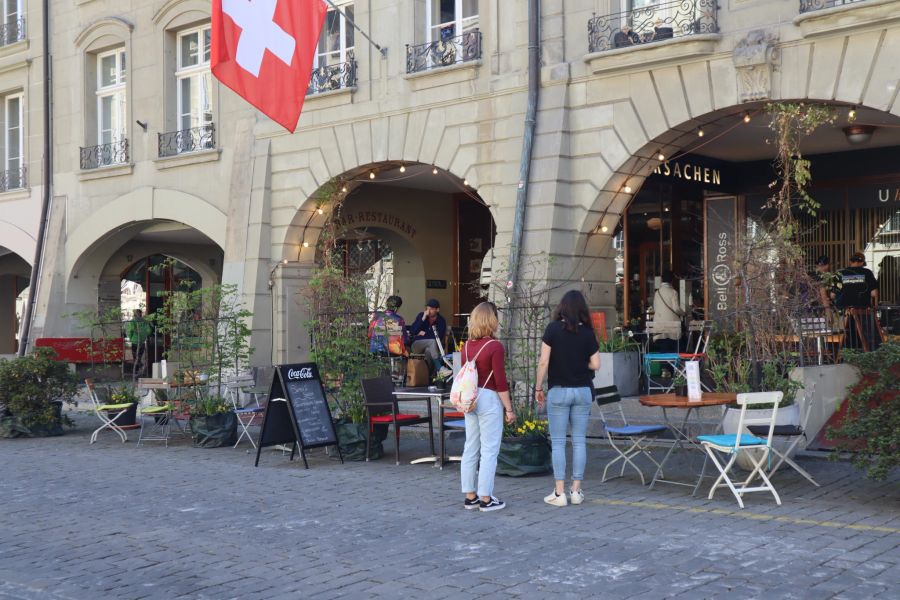 Die Berner Altstadt ist mit ihren vielen Bars, Cafés und Läden ein perfekter Ort für einen Stadtbummel oder eine Bar-Tour.