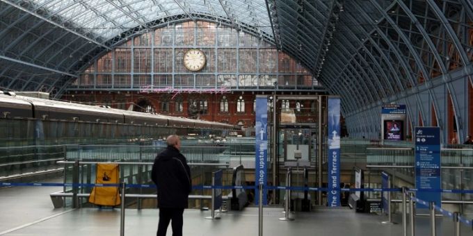 Leerer Bahnhof in London Leerer Bahnhof in London