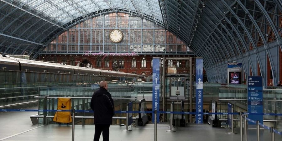 Leerer Bahnhof in London