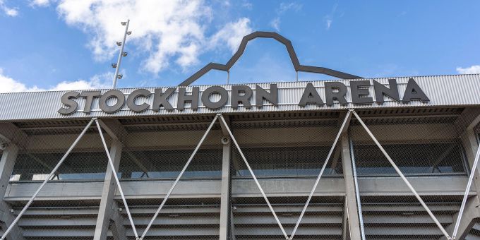 In der Stockhorn-Arena in Thun sollen drei Gruppenspiele der EM 2025 ausgetragen werden. Thun
